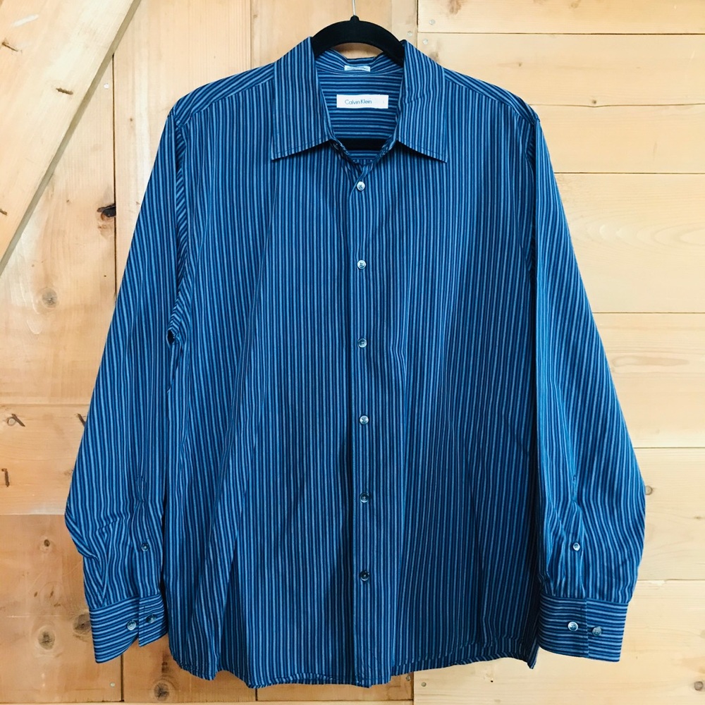 Calvin Klein // Men’s long Sleeve Button Up